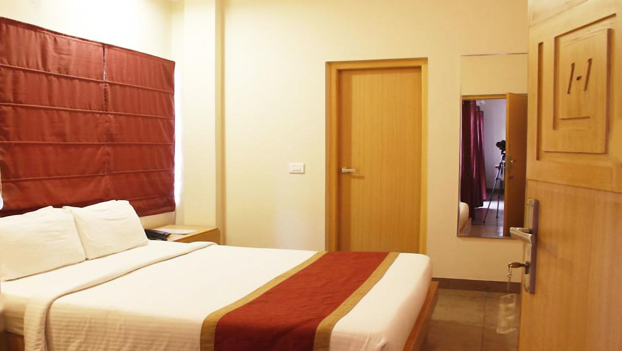 Classic Luxury Service Apartments Visakhapatnam Exteriör bild